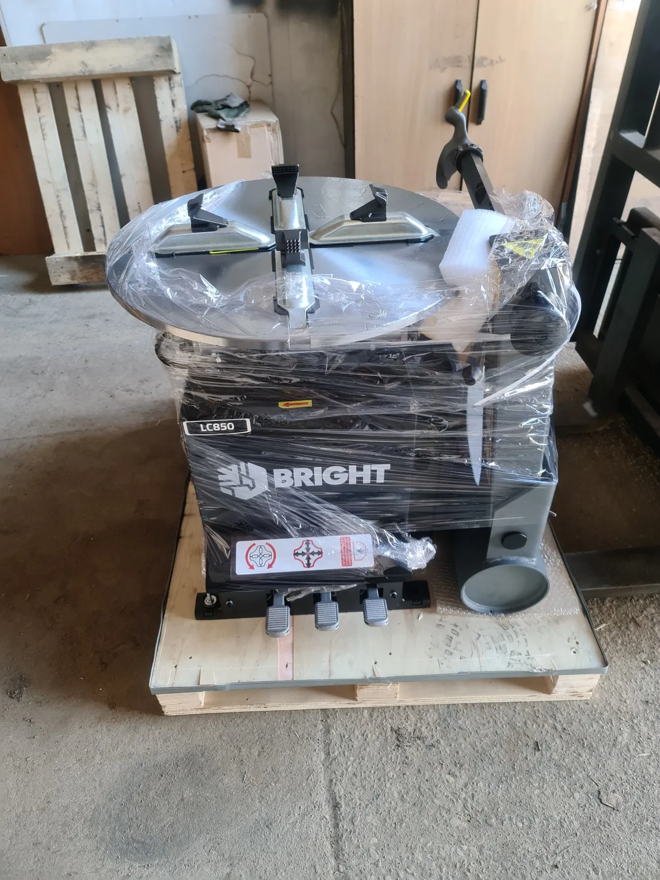 Шиномонтажный станок (полуавтомат) 10"-18" и 12"-21" Хорекс Авто LC850
