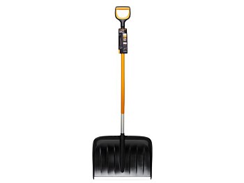 Лопата (скрепер) для снега c изогнутой ручкой X-series FISKARS